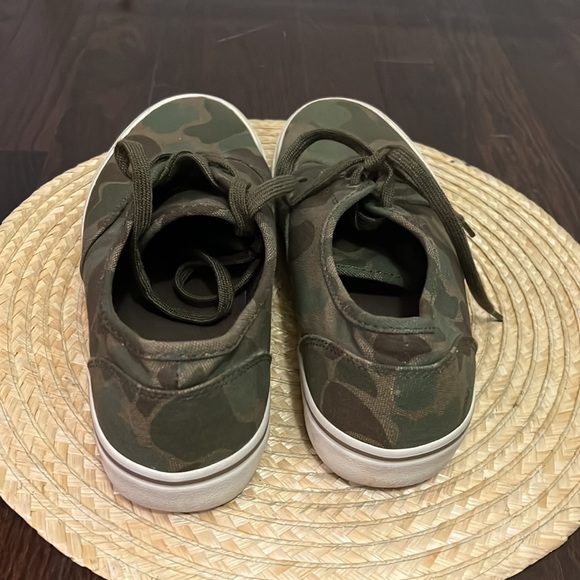 Minimalist Green Camo LaceUp Canvas Sneakers Size 9 - Picture 7 of 13